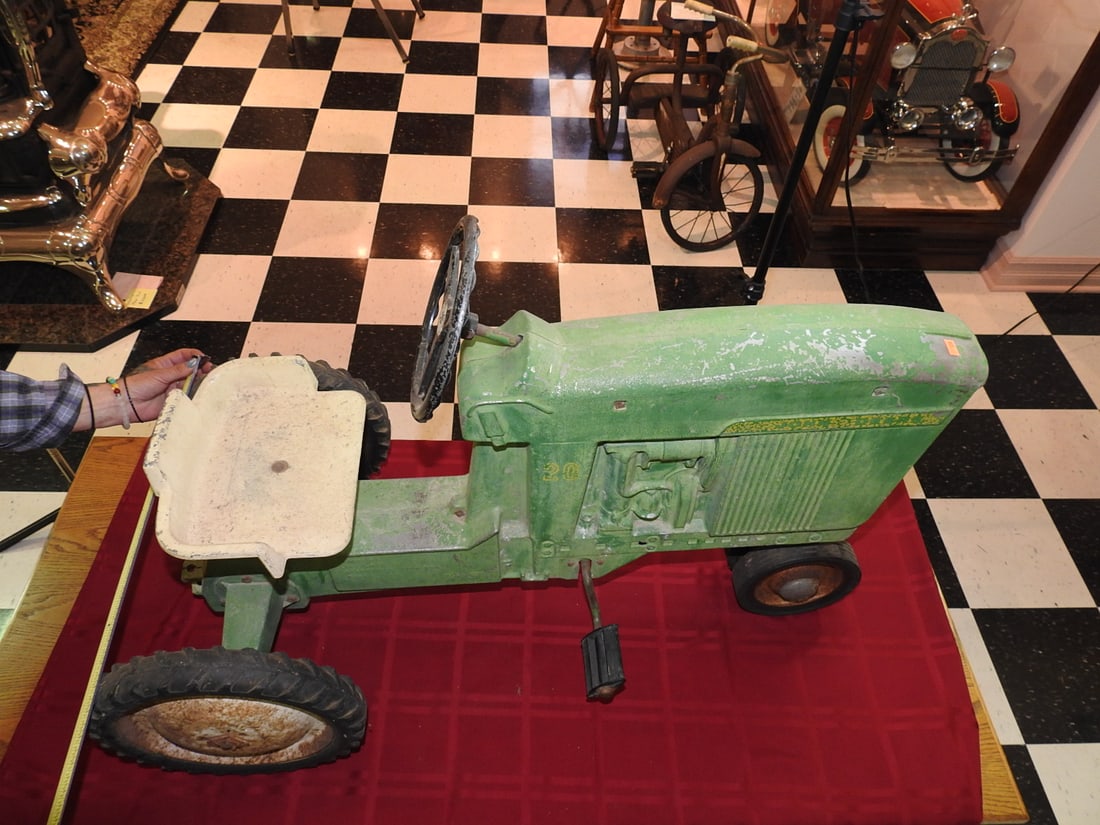 ERTL John Deere Model No. 20 Pedal Tractor - 12