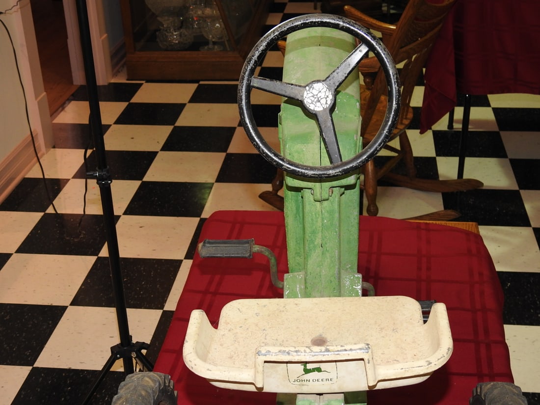 ERTL John Deere Model No. 20 Pedal Tractor - 6