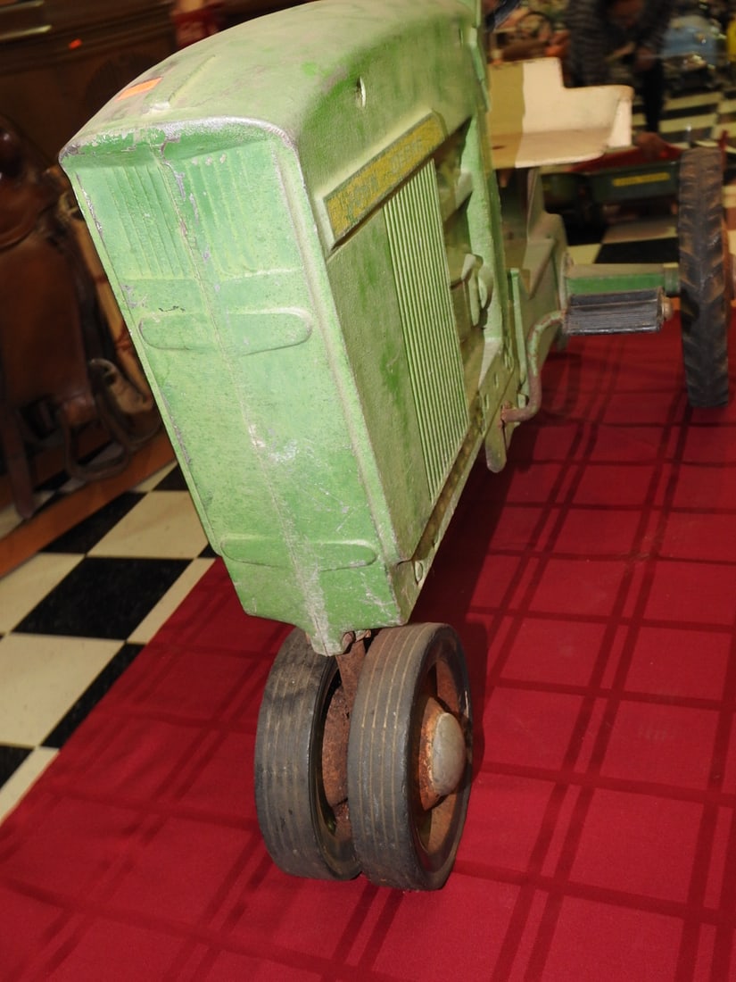 ERTL John Deere Model No. 20 Pedal Tractor - 8