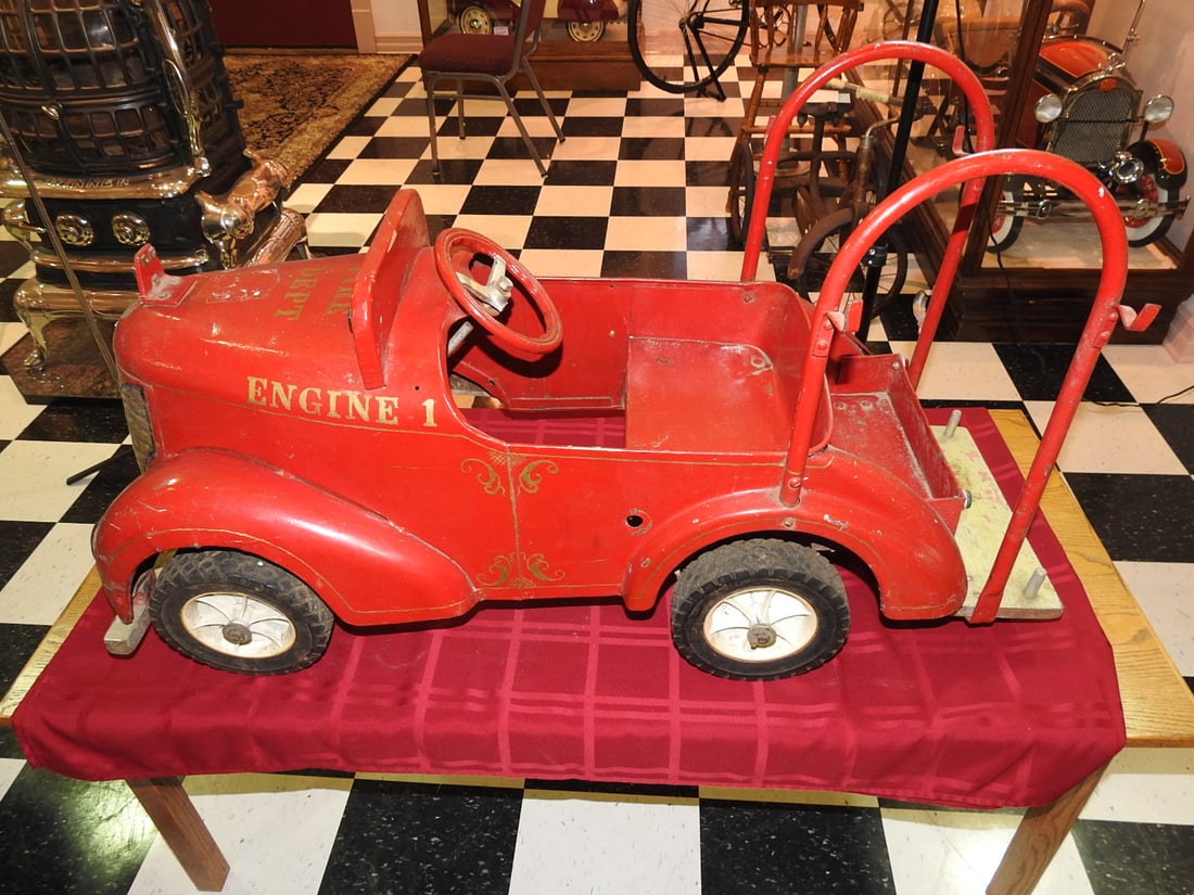 Gendron Skippy Fire Engine No. 1 Pedal Car (1 of 14)