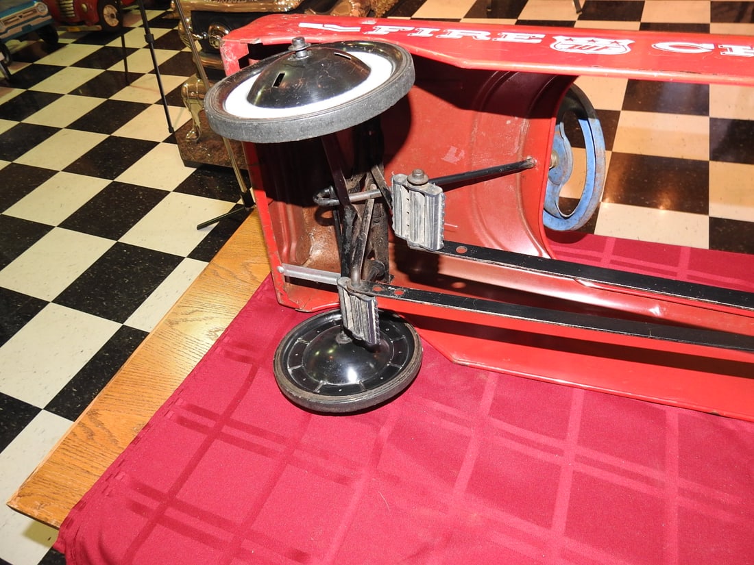 Western Flyer Fire Chief Pedal Car - 7
