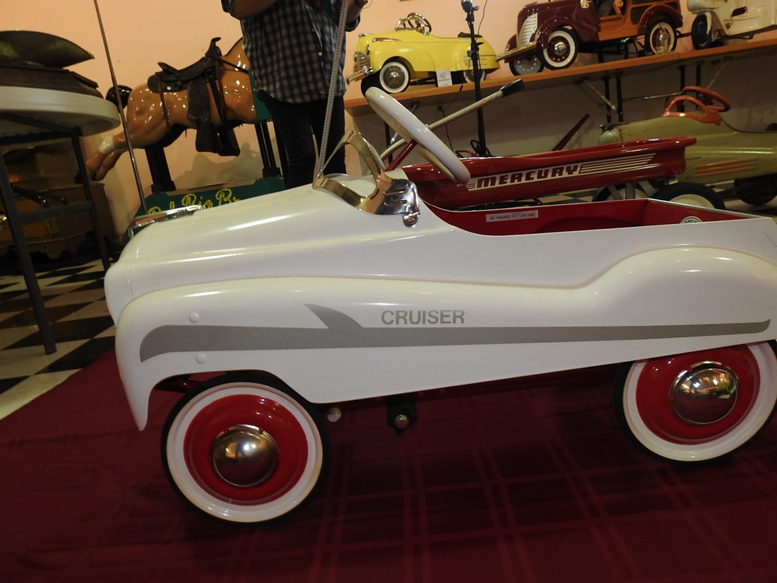 Burns Novelty Limited Edition Glide Ride Pedal Car - 2