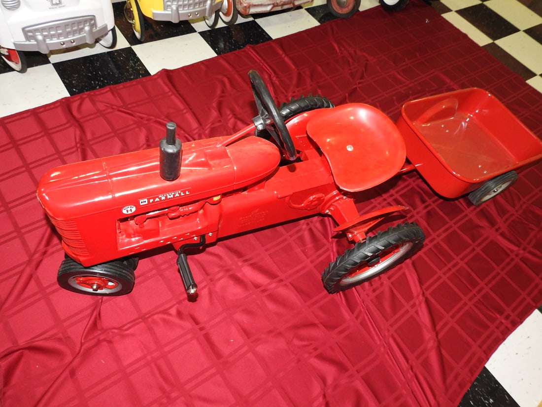 Vintage Farmall Tractor and Trailer Pedal Set - 2