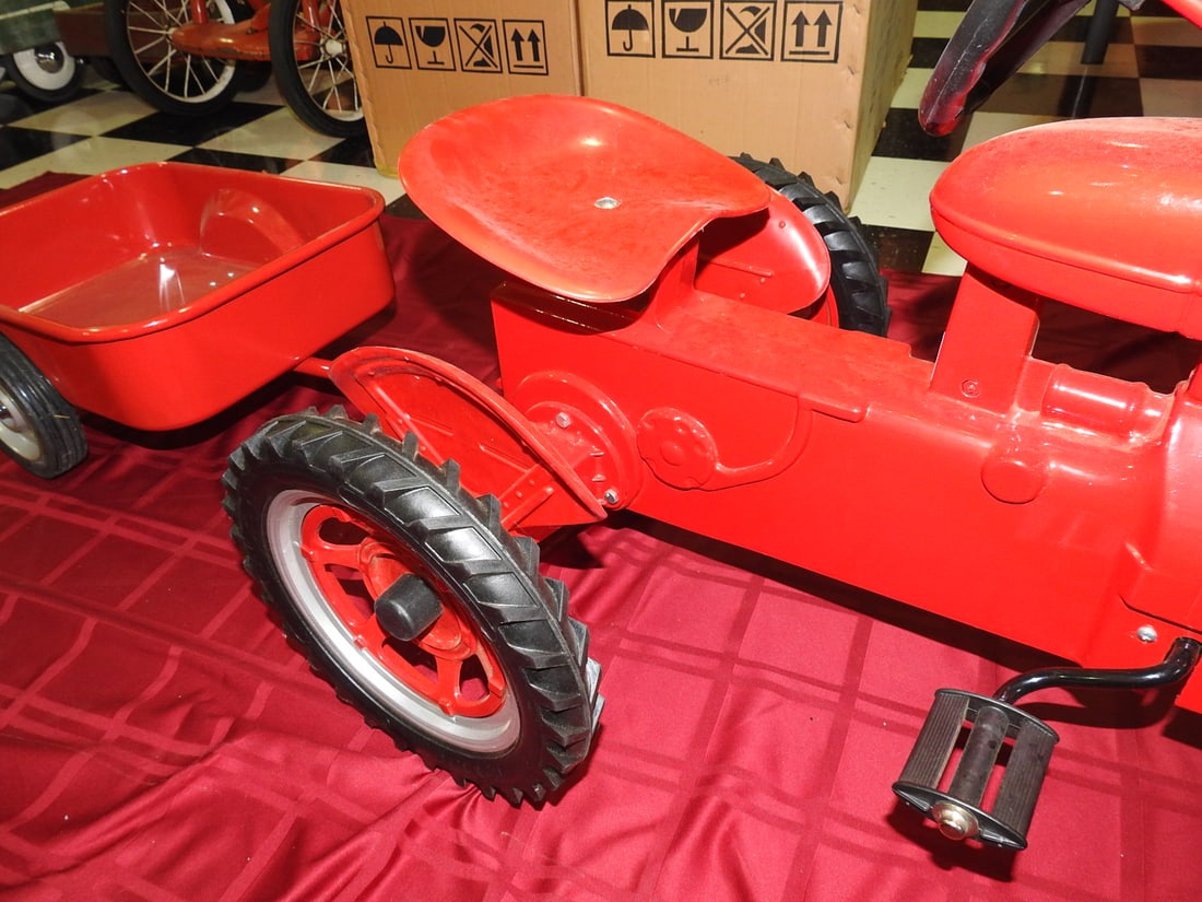 Vintage Farmall Tractor and Trailer Pedal Set - 4