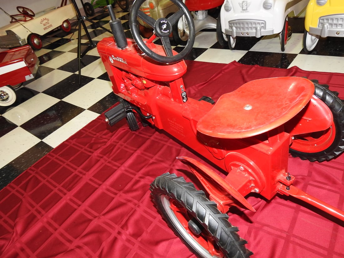 Vintage Farmall Tractor and Trailer Pedal Set - 7