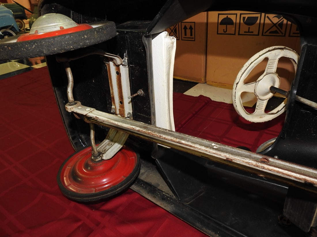 1950s Murray Buick Torpedo Pedal Car - 11