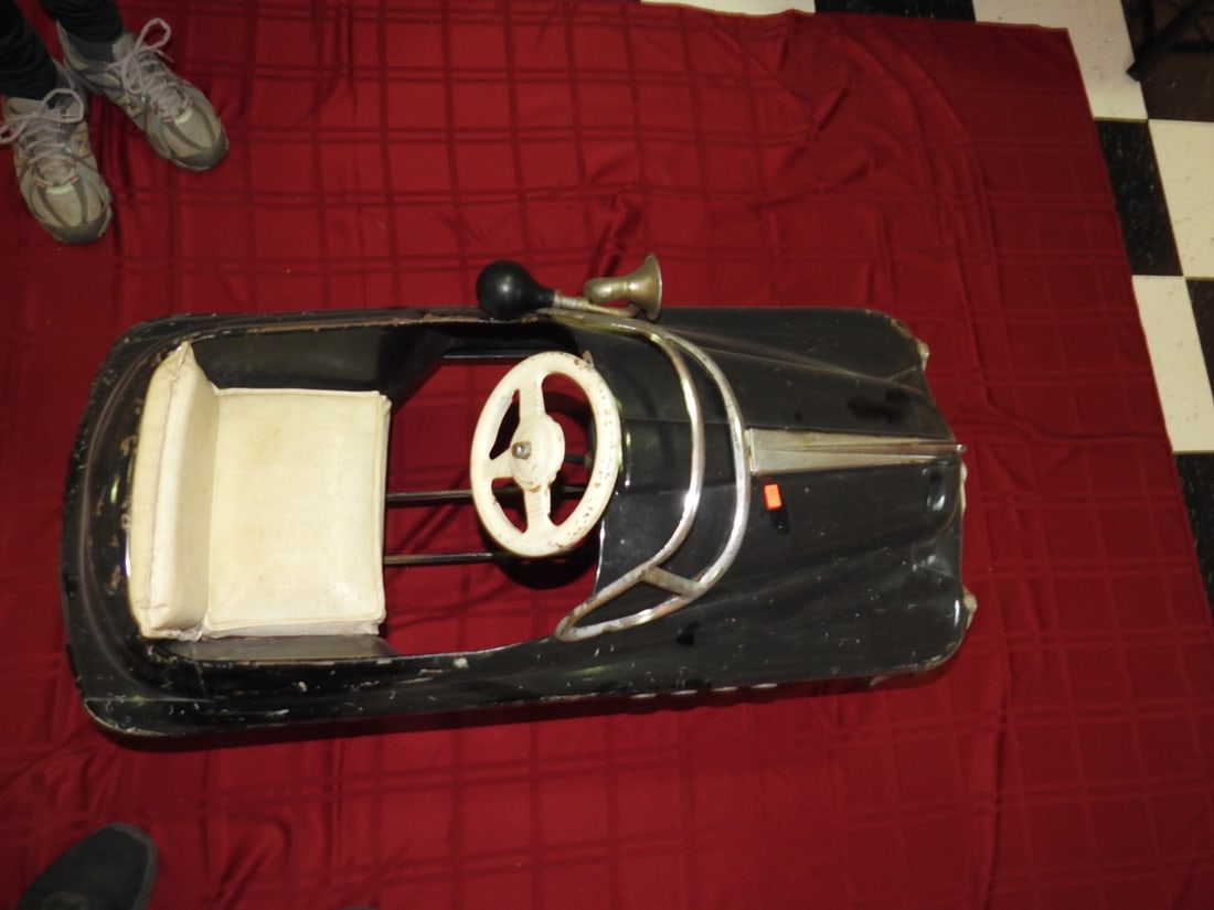 1950s Murray Buick Torpedo Pedal Car - 9
