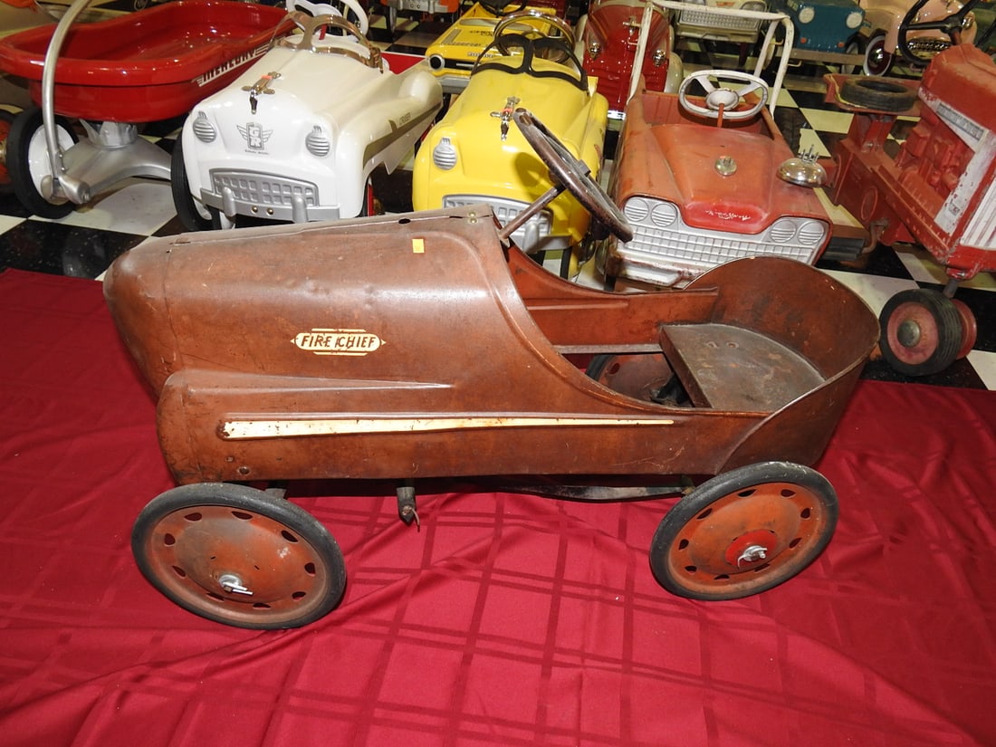 Original Fire Chief Pedal Car (1 of 9)