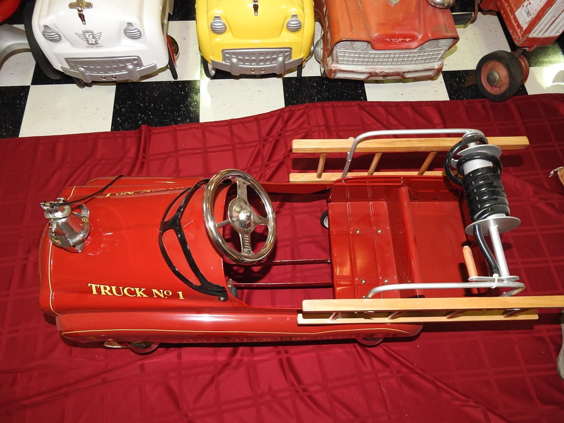 Gearbox Volunteer Fire Dept. Truck No. 1 Pedal Car - 3