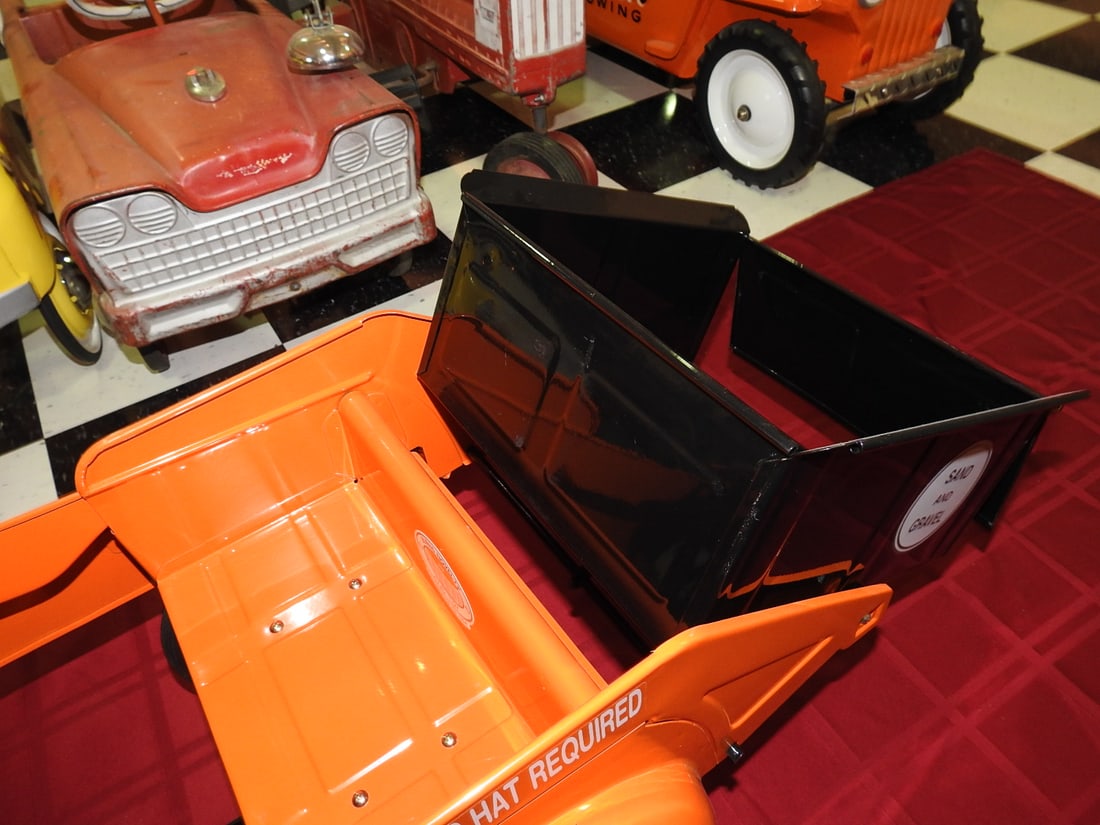 Burns Novelty Heavy Duty Dump Truck No. 287 Pedal Car - 9