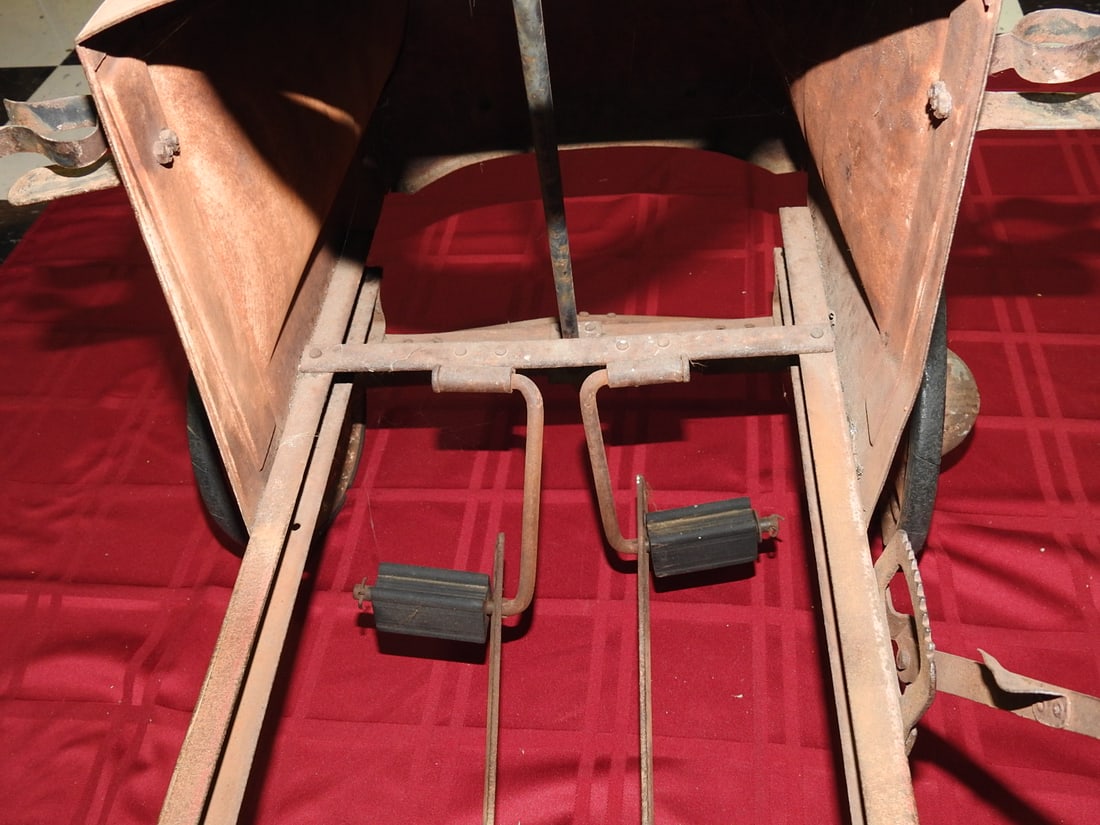 1920s Steelcraft Mack Playboy Pedal Car - 7