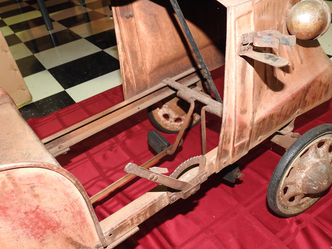 1920s Steelcraft Mack Playboy Pedal Car - 8