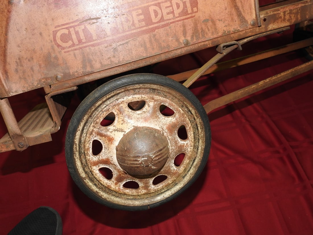 1920s Steelcraft Mack Playboy Pedal Car - 9