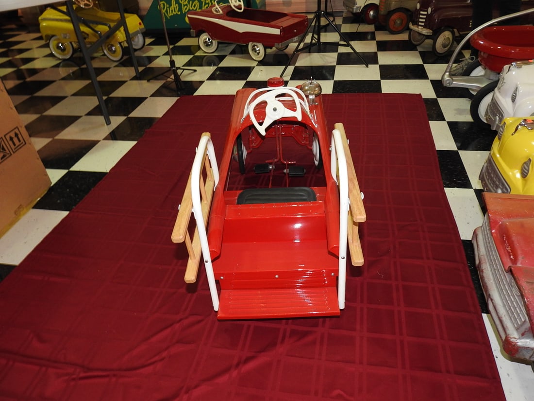 Limited Edition Fire Chief No. 5 Pedal Car - 4