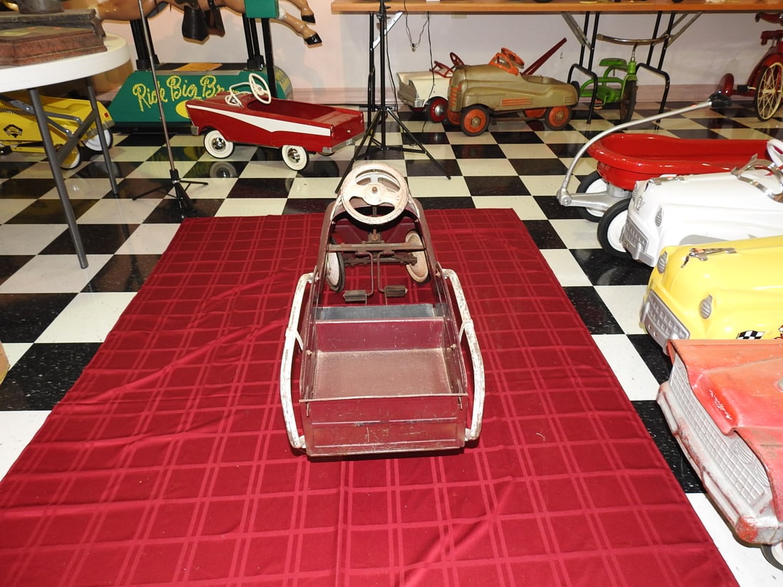 1949 Murray Pontiac Station Wagon Pedal Car - 4