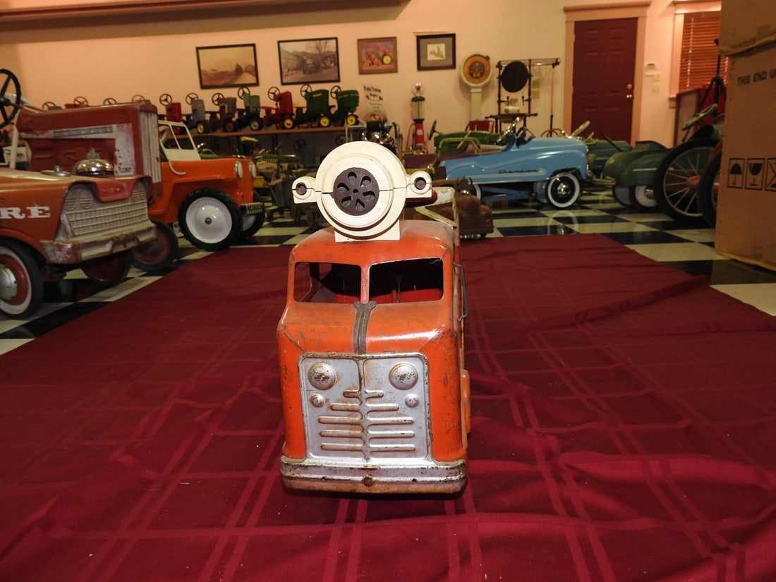 Vintage FD1 VFD Ride-On Fire Truck Toy - 2