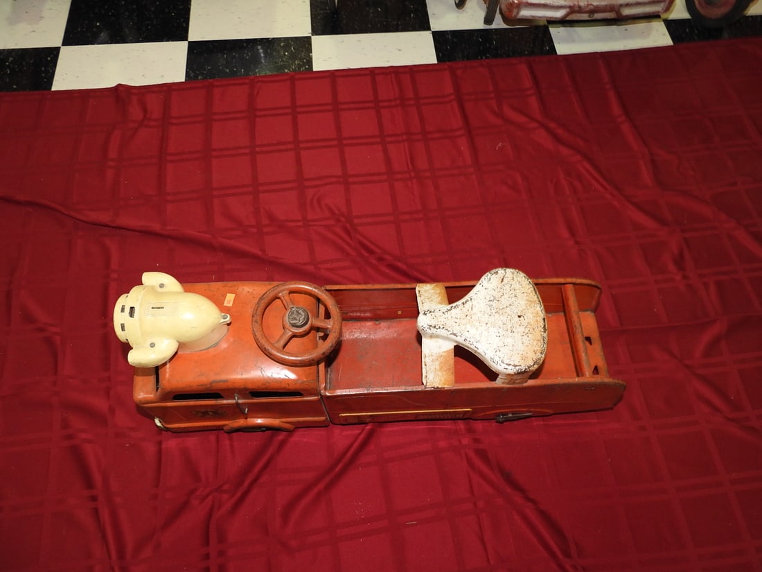 Vintage FD1 VFD Ride-On Fire Truck Toy - 3