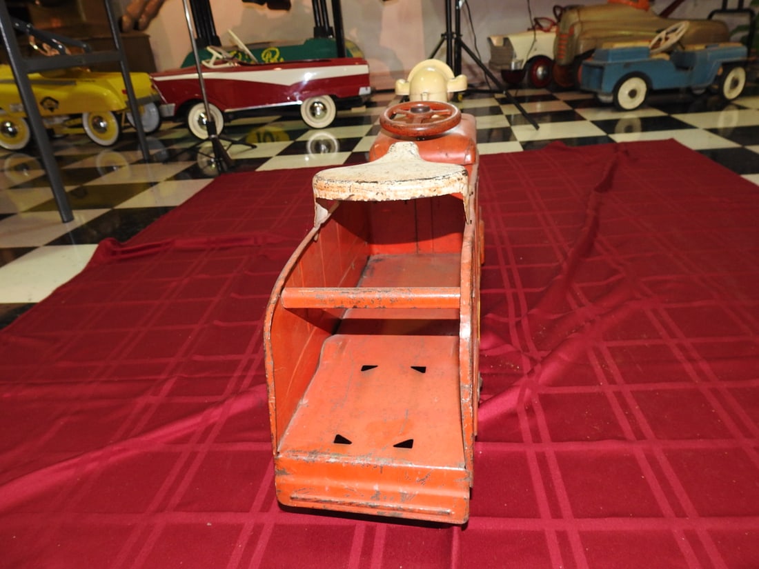 Vintage FD1 VFD Ride-On Fire Truck Toy - 4