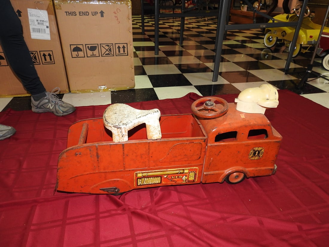 Vintage FD1 VFD Ride-On Fire Truck Toy - 5