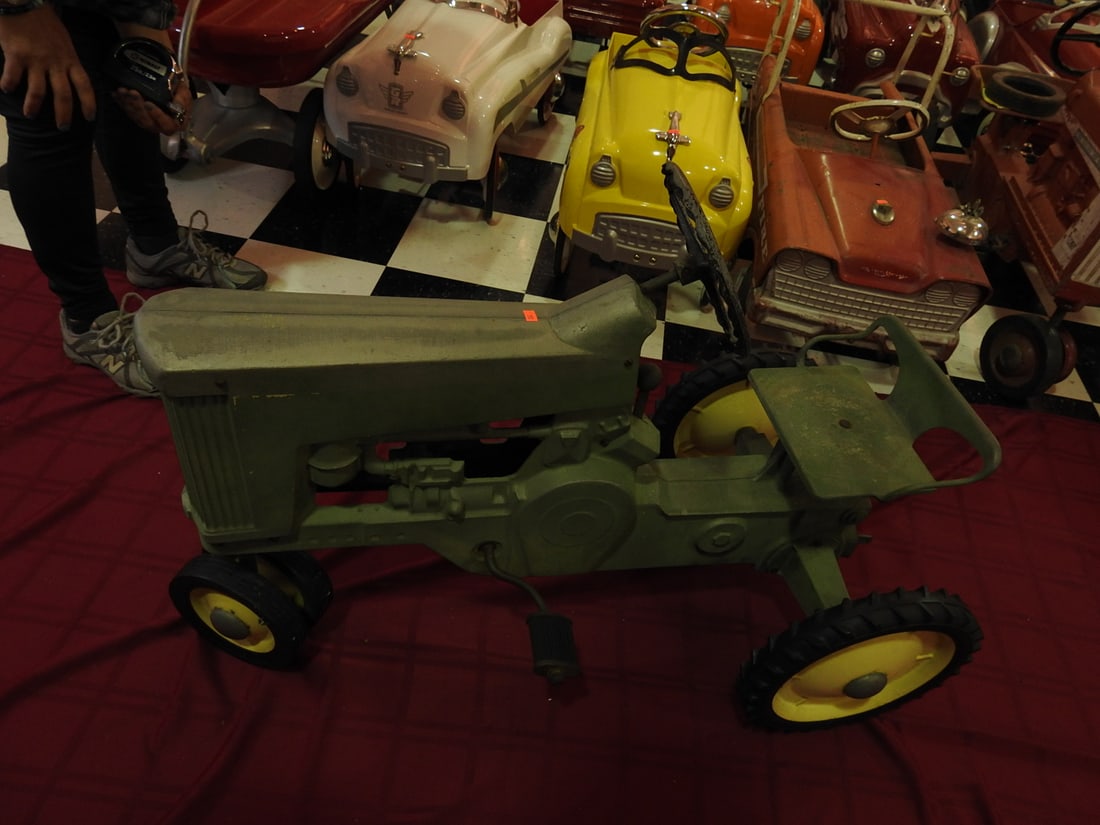 John Deere Model 60 Large Pedal Tractor - 4