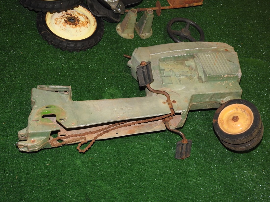 John Deere Model 520 Pedal Tractor Restoration Project - 4