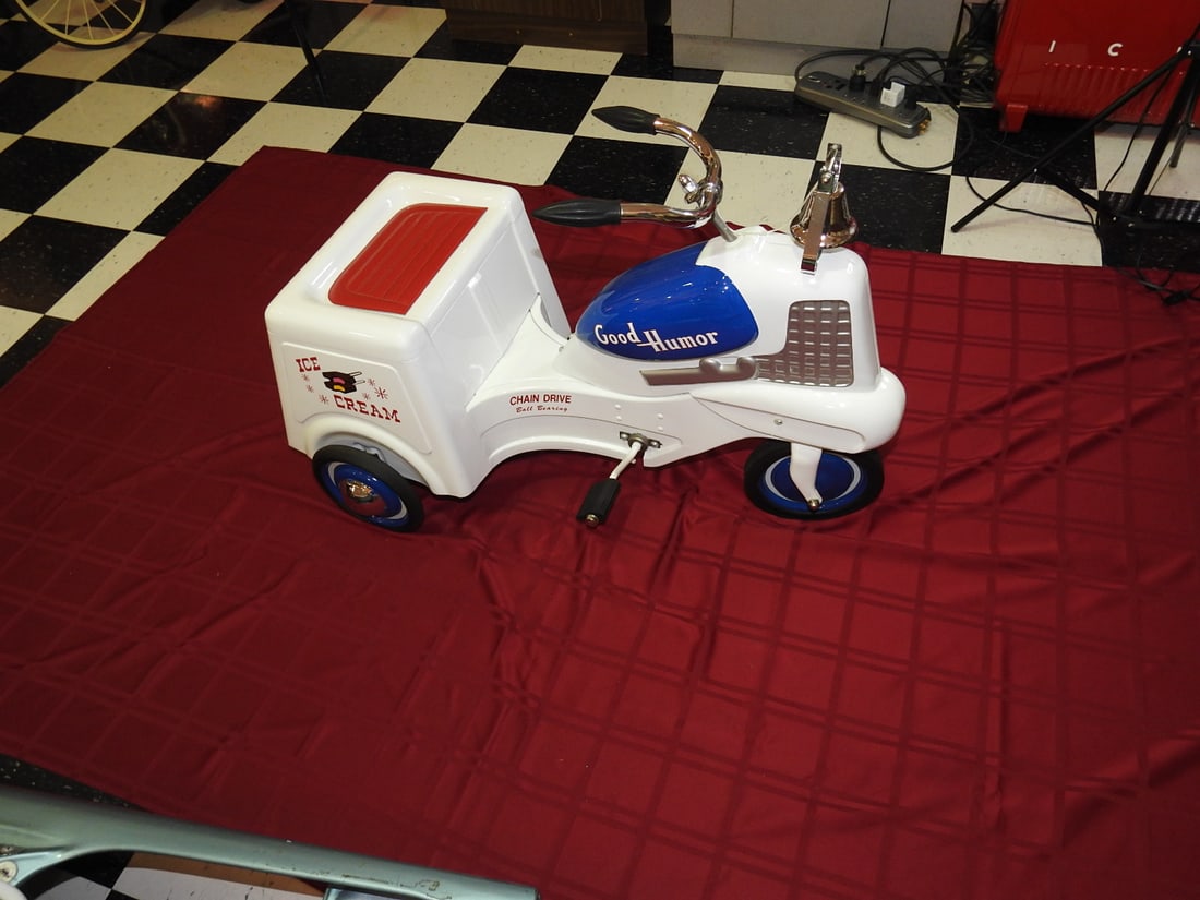 Refurbished Murray Good Humor Ice Cream Pedal Trike (1 of 6)
