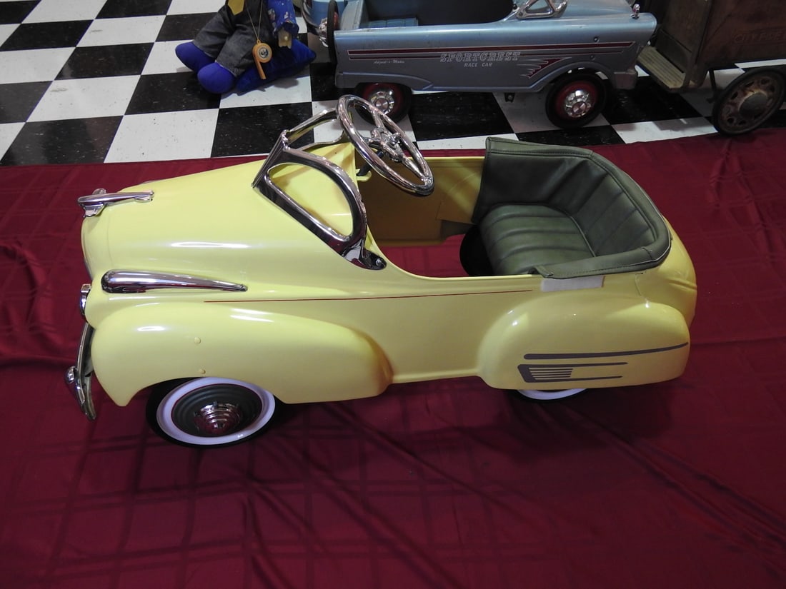 Restored 1941 Steelcraft Buick Pedal Car - 4