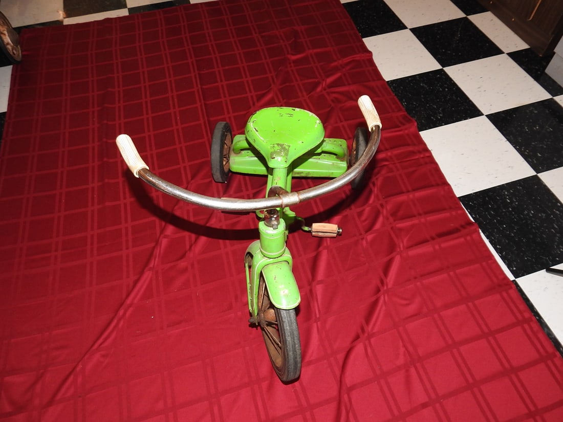 Vintage Lime Green Chain-Drive Tricycle - 2