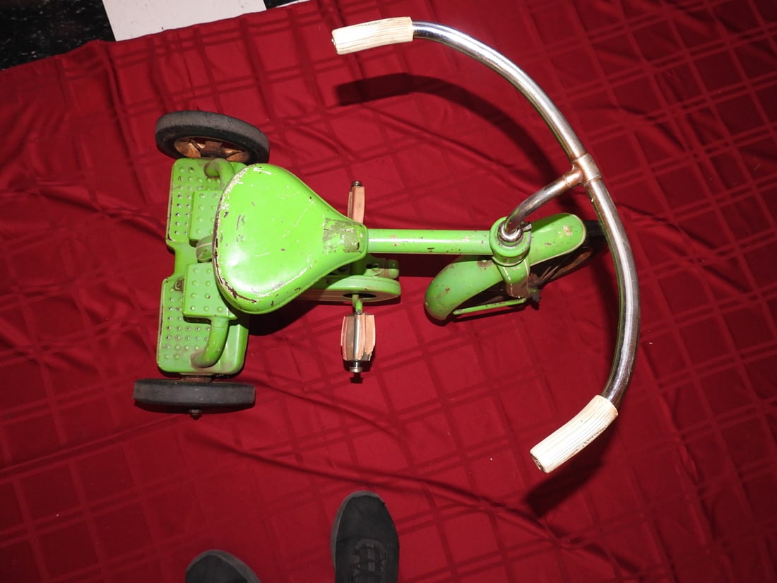 Vintage Lime Green Chain-Drive Tricycle - 3
