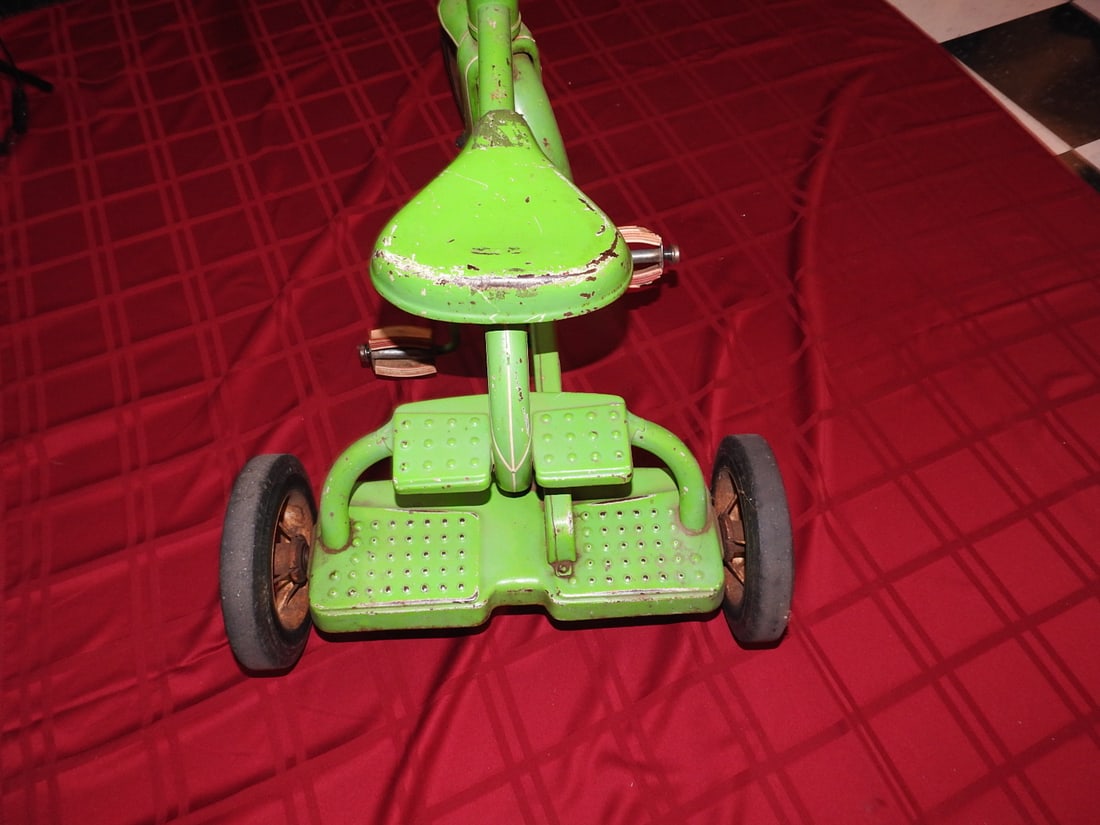 Vintage Lime Green Chain-Drive Tricycle - 4