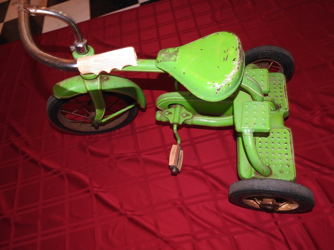 Vintage Lime Green Chain-Drive Tricycle - 5