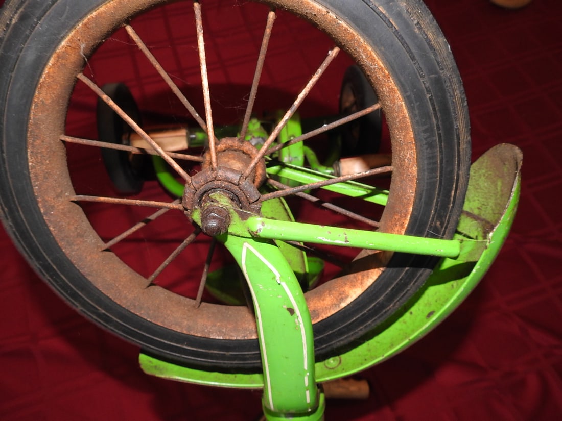 Vintage Lime Green Chain-Drive Tricycle - 6