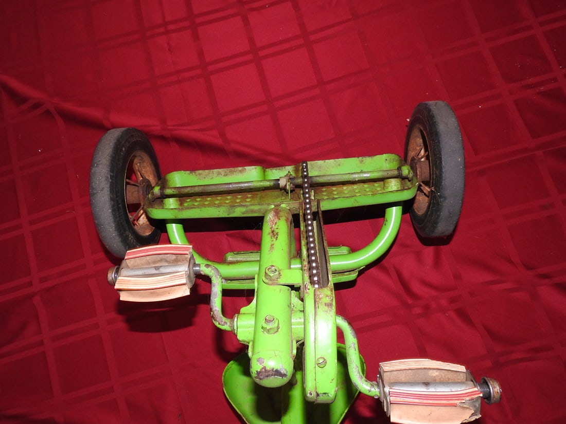 Vintage Lime Green Chain-Drive Tricycle - 7