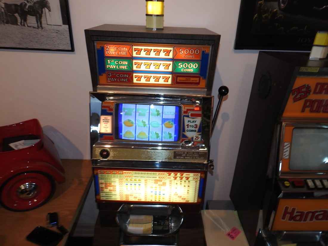 Slot Machine / Gaming Cabinet - 2