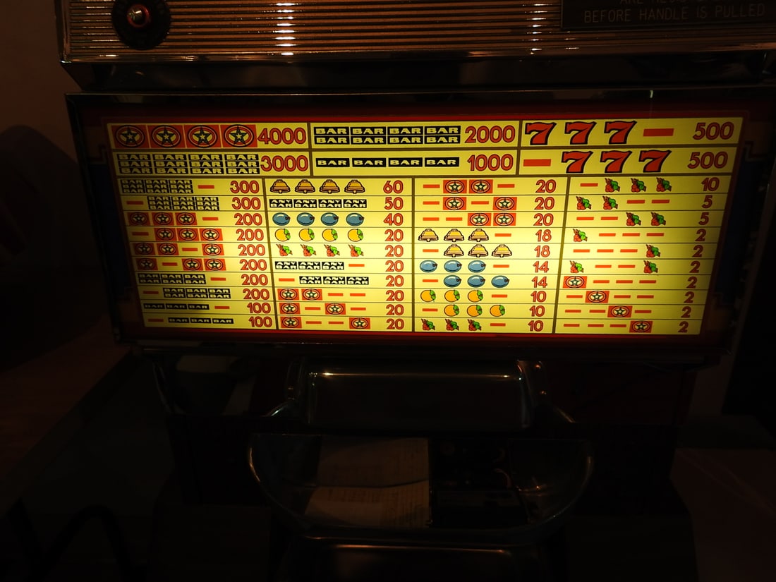Slot Machine / Gaming Cabinet - 5