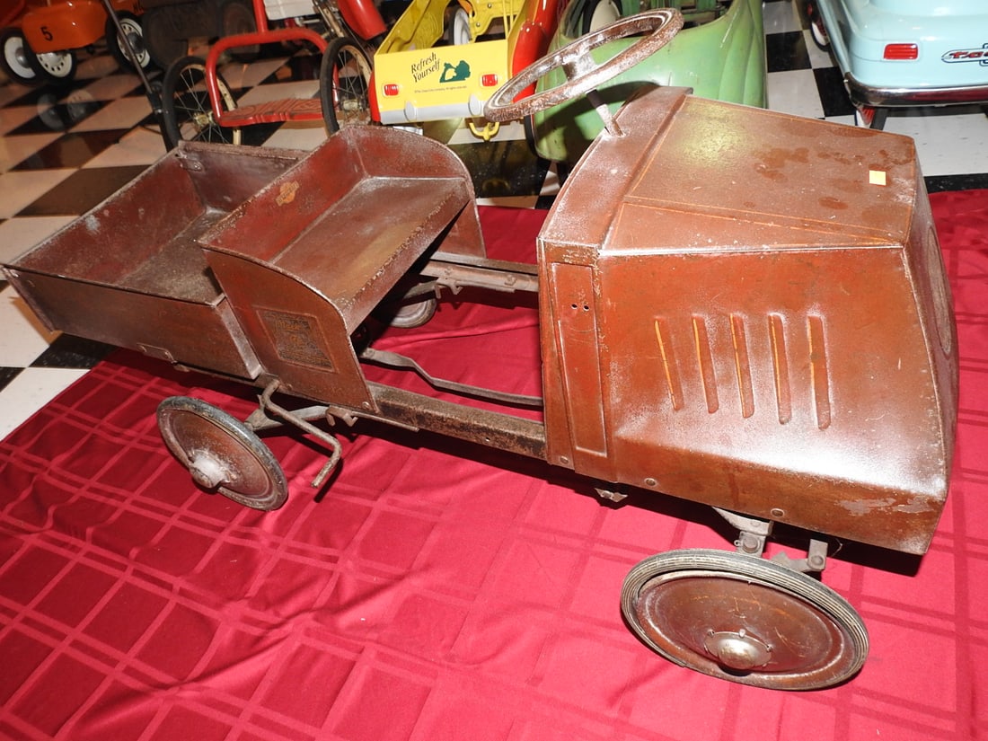 Vintage Mack Dump Truck Pedal Car (1 of 11)