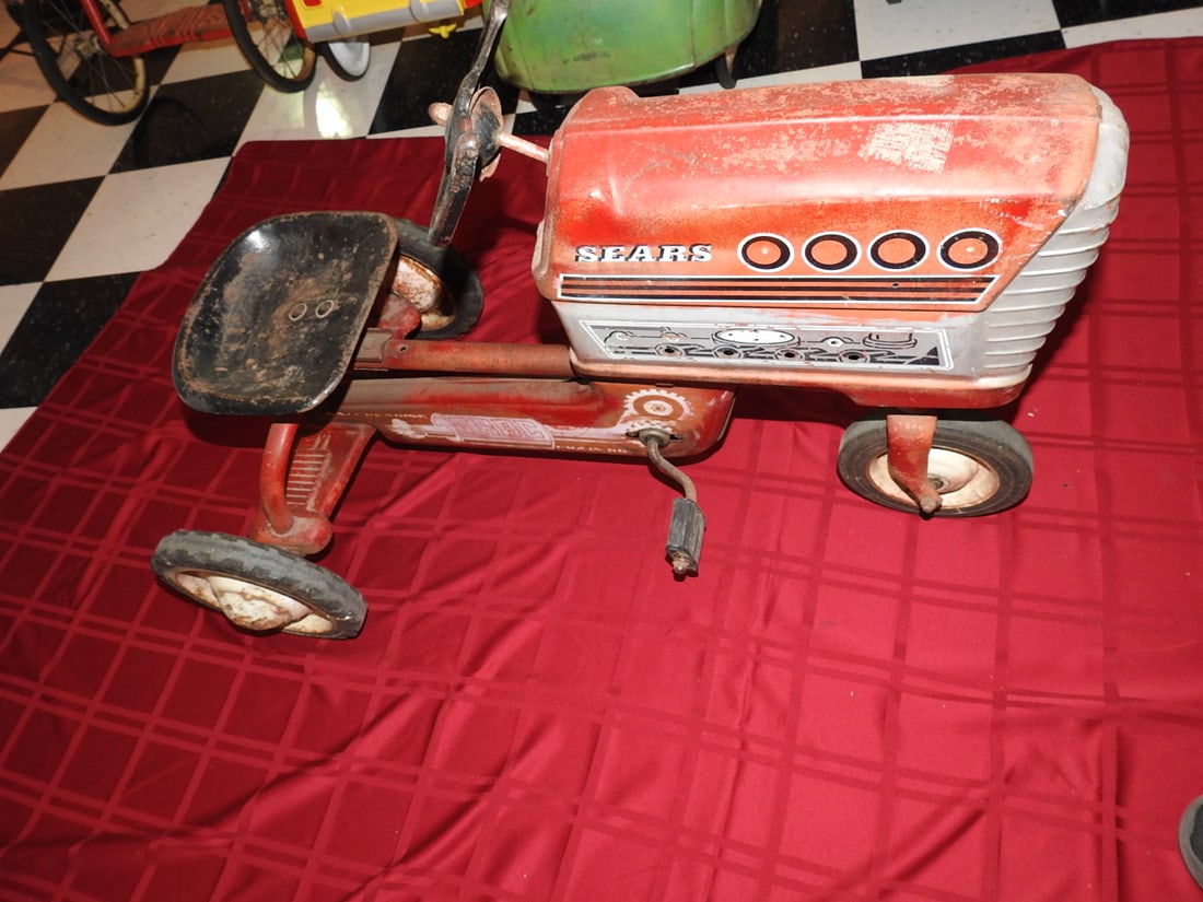 Murray / Sears Red Pedal Tractor (1 of 8)