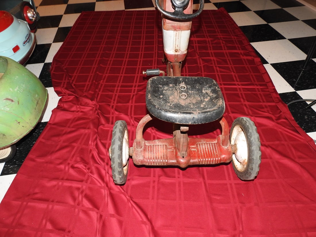 Murray / Sears Red Pedal Tractor - 4