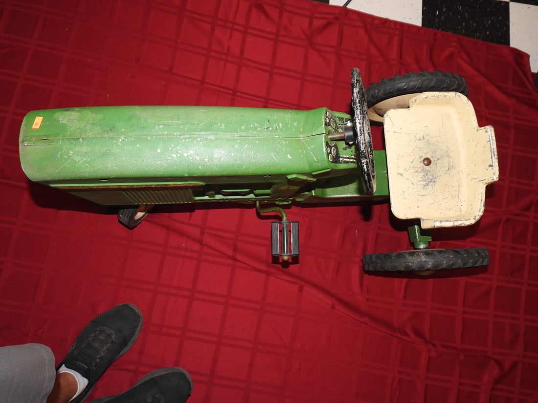 John Deere 20 Pedal Tractor - 4
