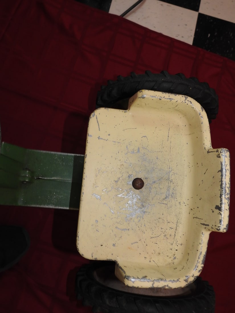 John Deere 20 Pedal Tractor - 5