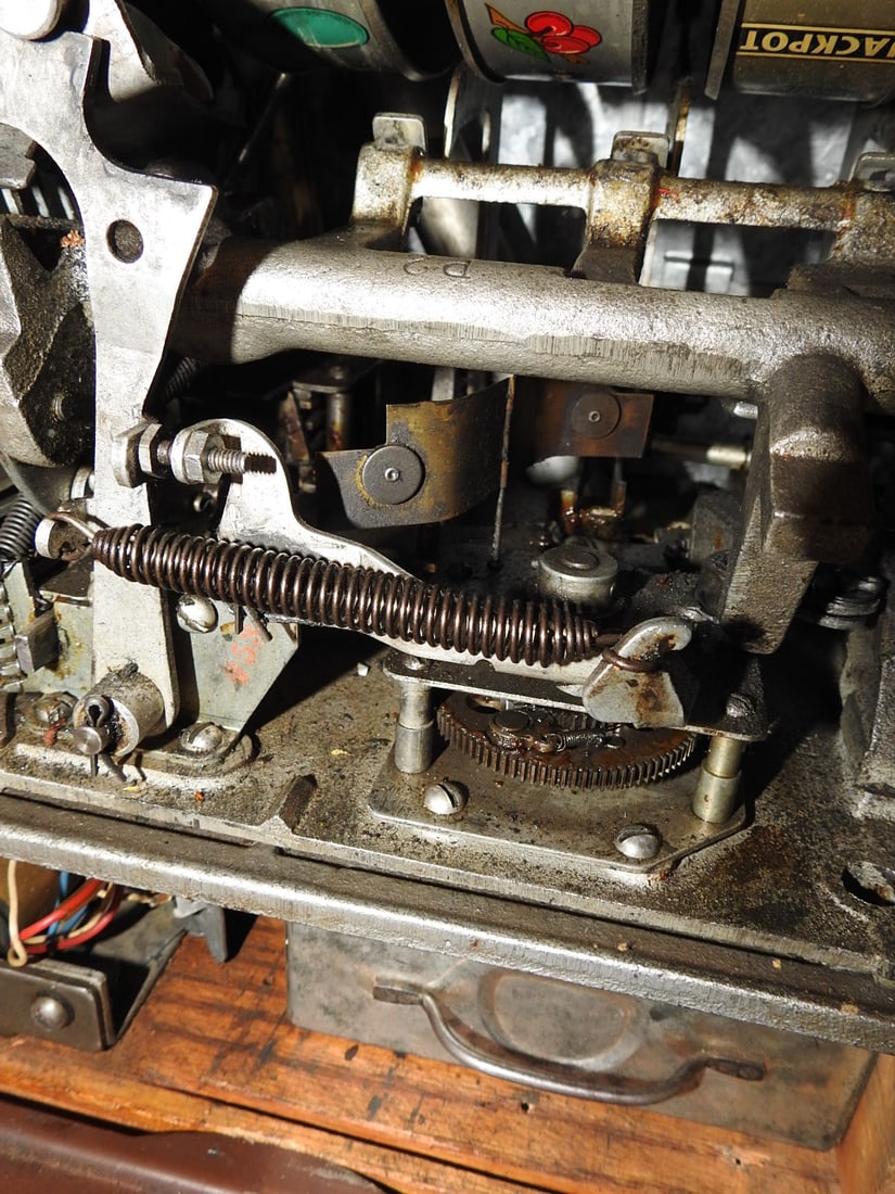 Mills Nickel Slot Machine on Oak Base - 10