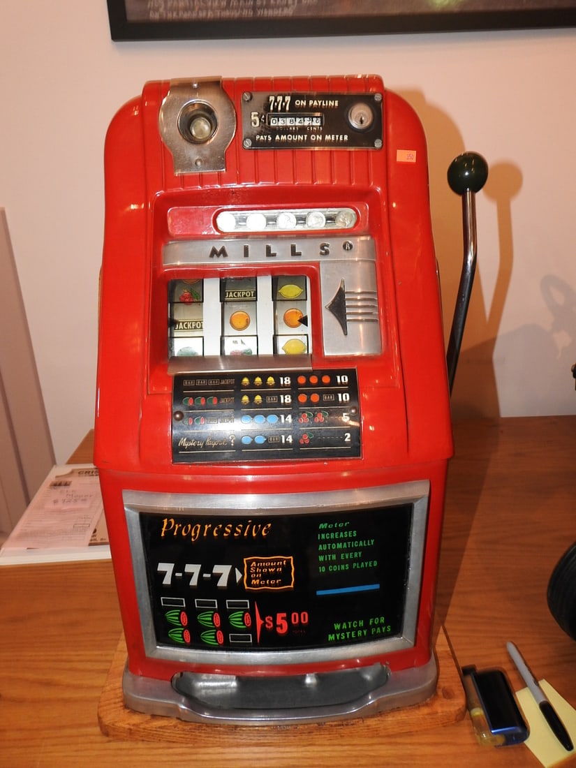 Mills Nickel Slot Machine on Oak Base (1 of 12)
