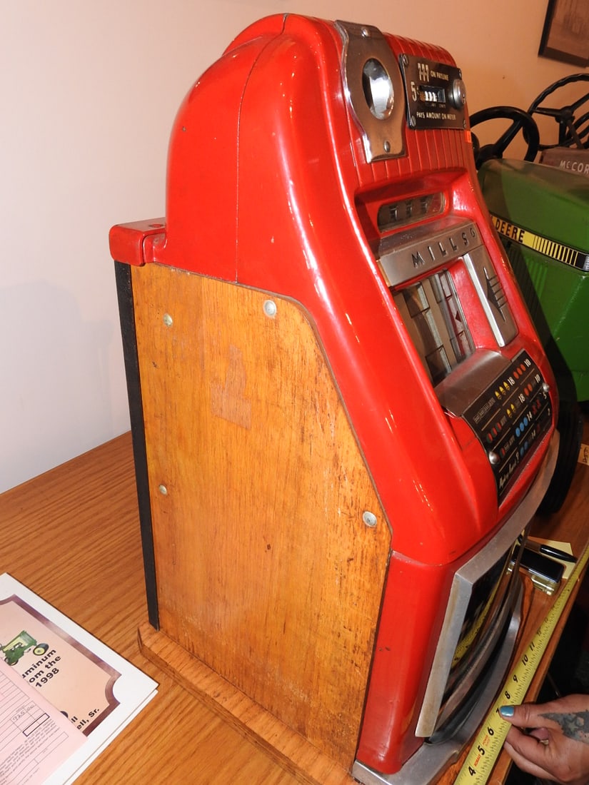 Mills Nickel Slot Machine on Oak Base - 4