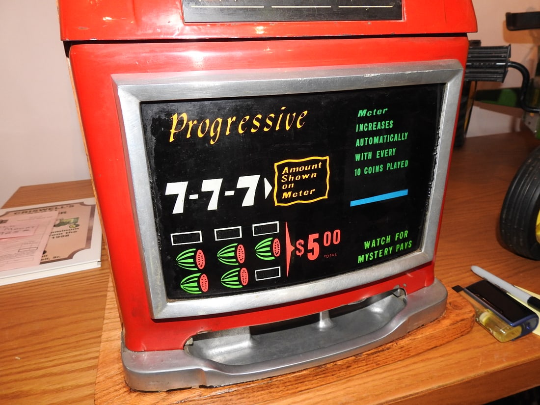Mills Nickel Slot Machine on Oak Base - 5