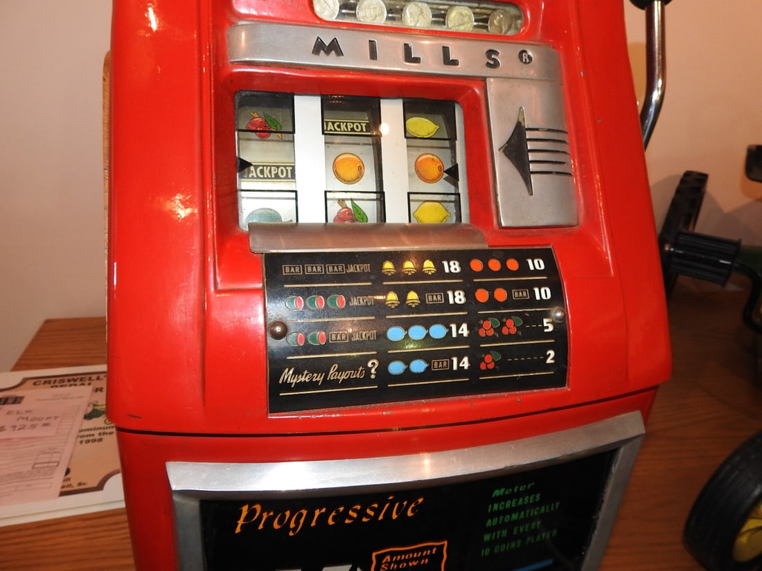 Mills Nickel Slot Machine on Oak Base - 6