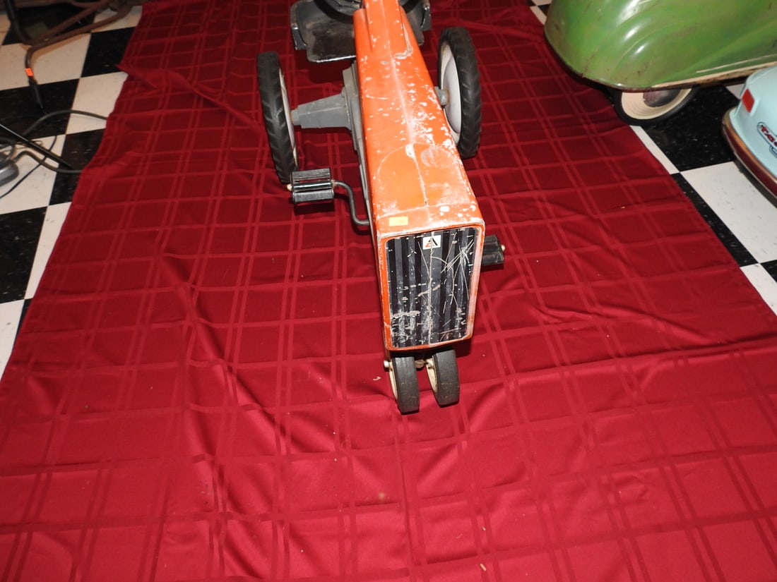 Allis-Chalmers AC-7020 Pedal Tractor, Broken Hitch - 2
