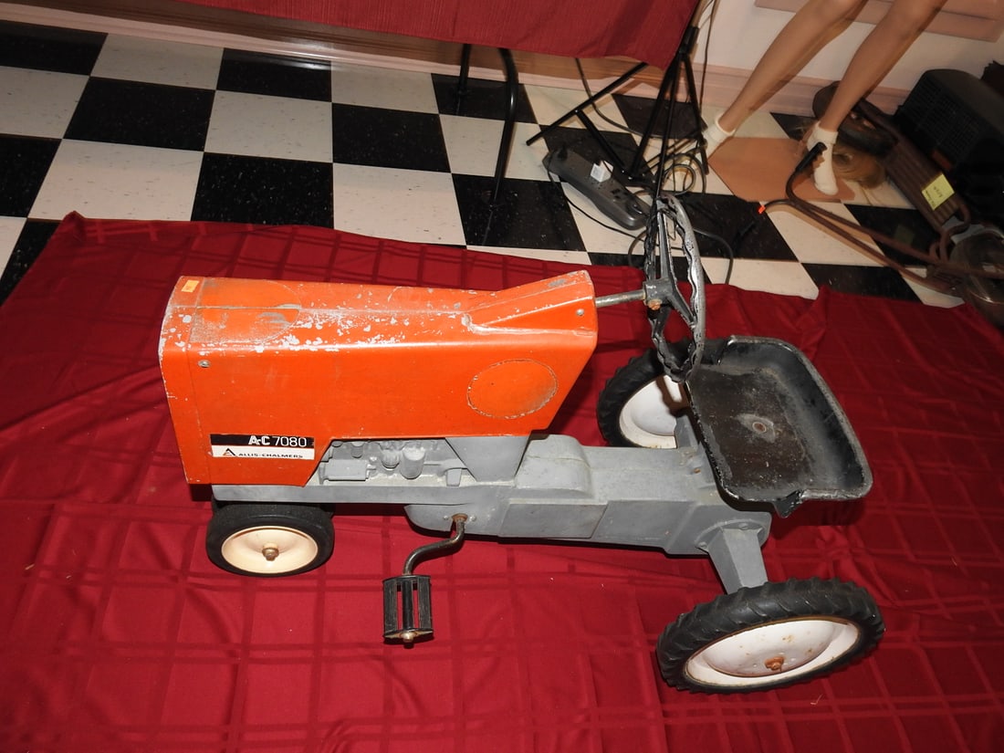 Allis-Chalmers AC-7020 Pedal Tractor, Broken Hitch - 3