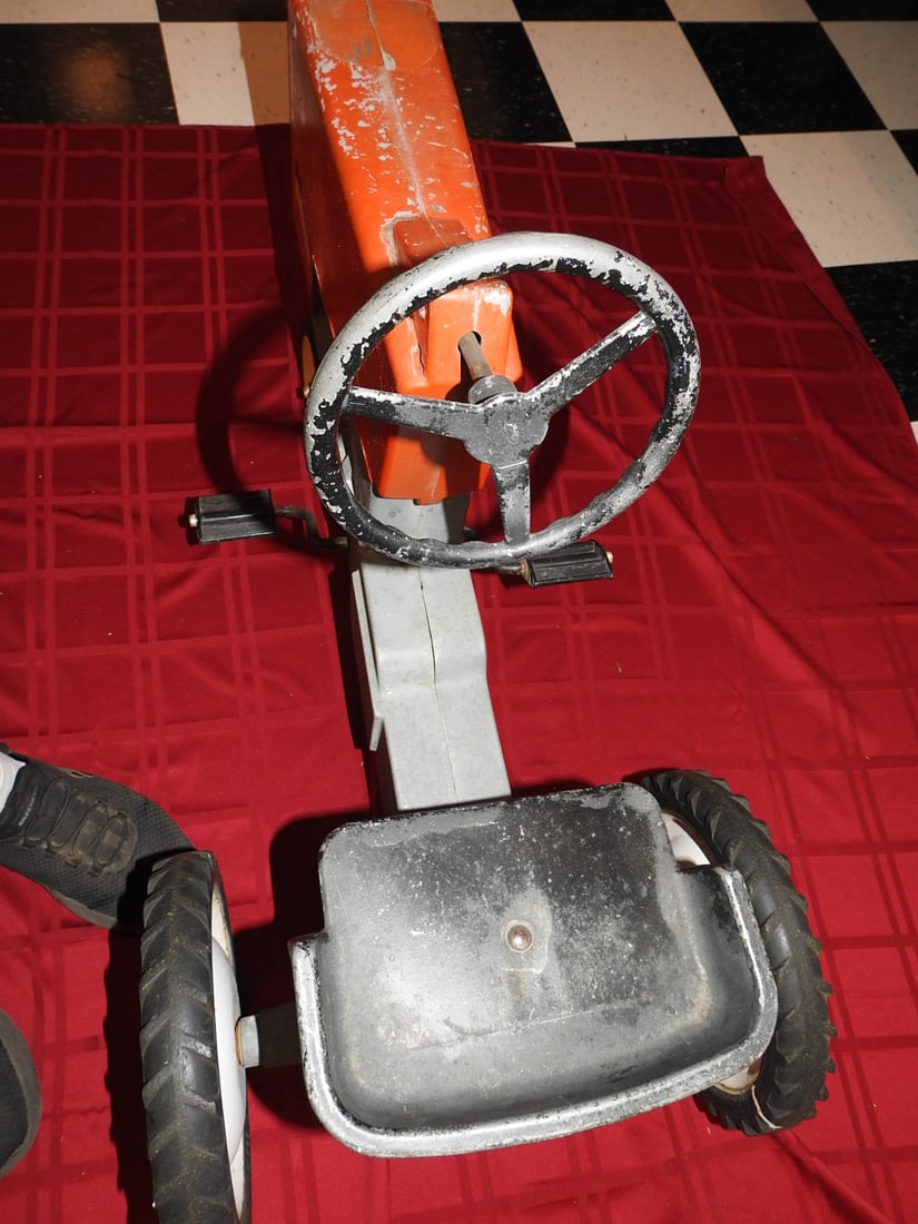 Allis-Chalmers AC-7020 Pedal Tractor, Broken Hitch - 5