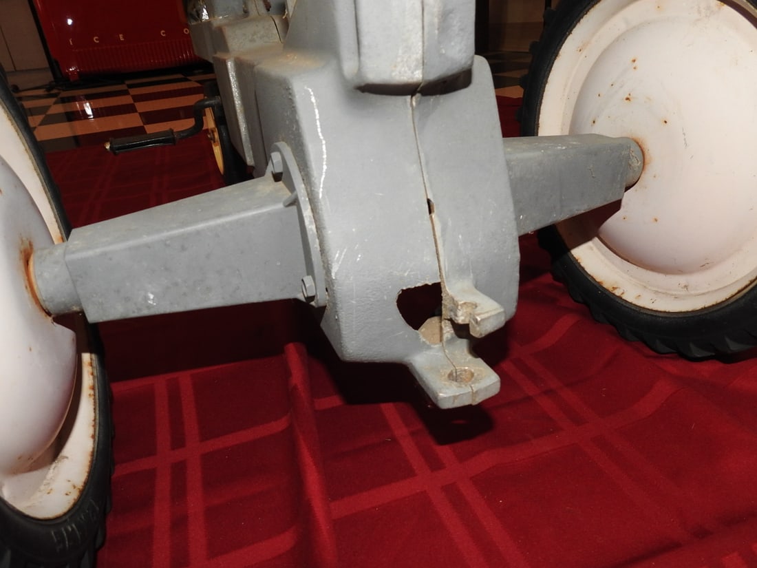 Allis-Chalmers AC-7020 Pedal Tractor, Broken Hitch - 6