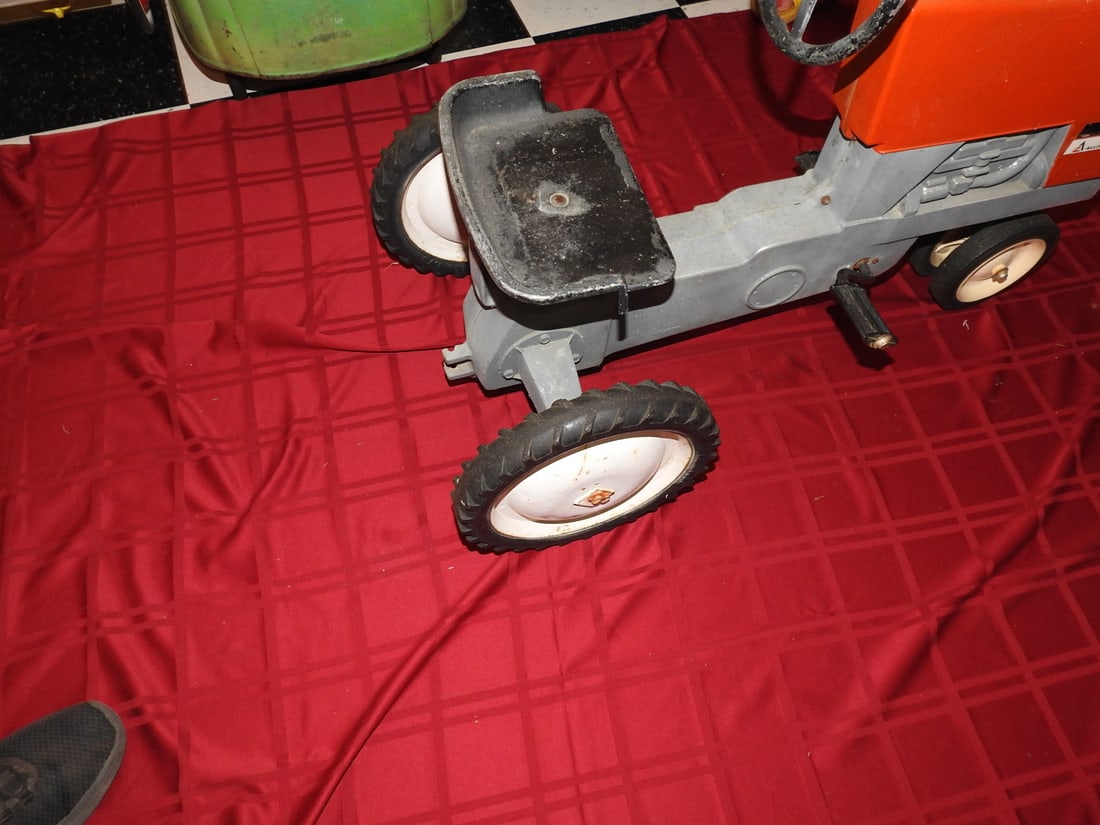 Allis-Chalmers AC-7020 Pedal Tractor, Broken Hitch - 8